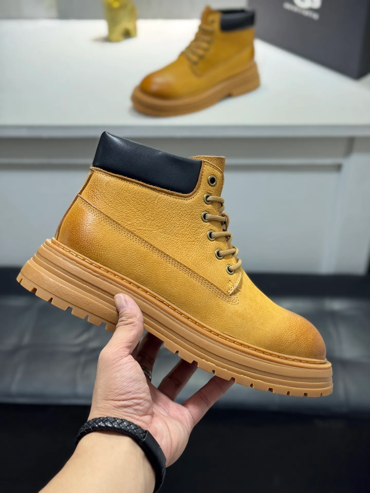 Men's men's shoes 💰660 [New style] 🦥🦥UGG - high-end quality 🔥Australian imported wool 🔥Full fur original single entry and exit counter without pressure, let you feel no replacement 💏The upper is made of first-layer cowhide 'all original Australian wool' Strict men's boots thick wool can be distinguished by the naked eye 💓Real wool keeps warm and does not smell like feet, warms the whole winter ✨Carefully crafted for those who know the goods🔥Size: 38-44 (45 customized